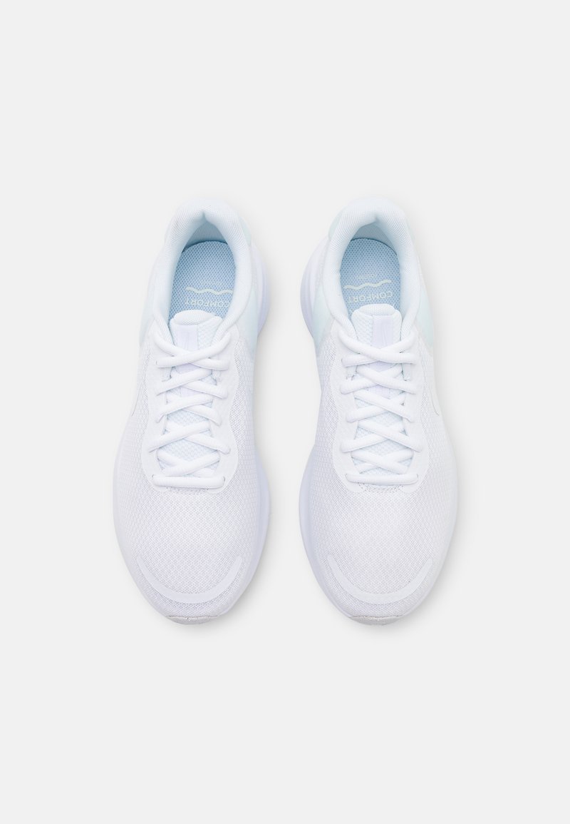 Nike Performance REVOLUTION Road running shoes white Zalando