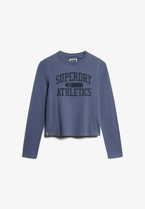 Sweatshirt court à manches longues en coton bleu marine, avec un imprimé noir "SUPERDRY ATHLETICS 72" sur le devant. Les coutures ajoutent de la texture.