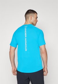 Under Armour TECH REFLECTIVE  - Sportovní tričko - capri/reflective