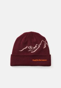 Mørkerød strikket hue med et cremet bjergm�ønster og orange "Peak Performance" logo på kanten. Blød tekstur, tætsiddende pasform.