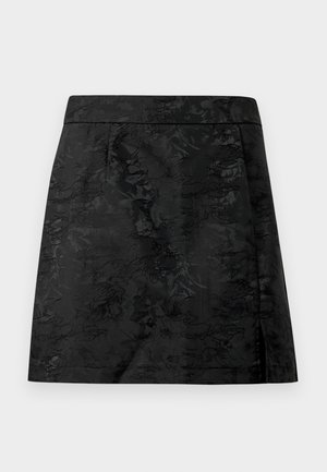 Svart skjørt med blomstermønster, glatt tekstur og skreddersydd passform. Har en midjebånd og rett kutt med en liten flare.