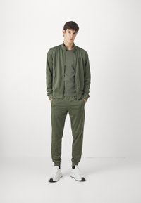 EA7 Emporio Armani Jednoduché tričko - verde scuro