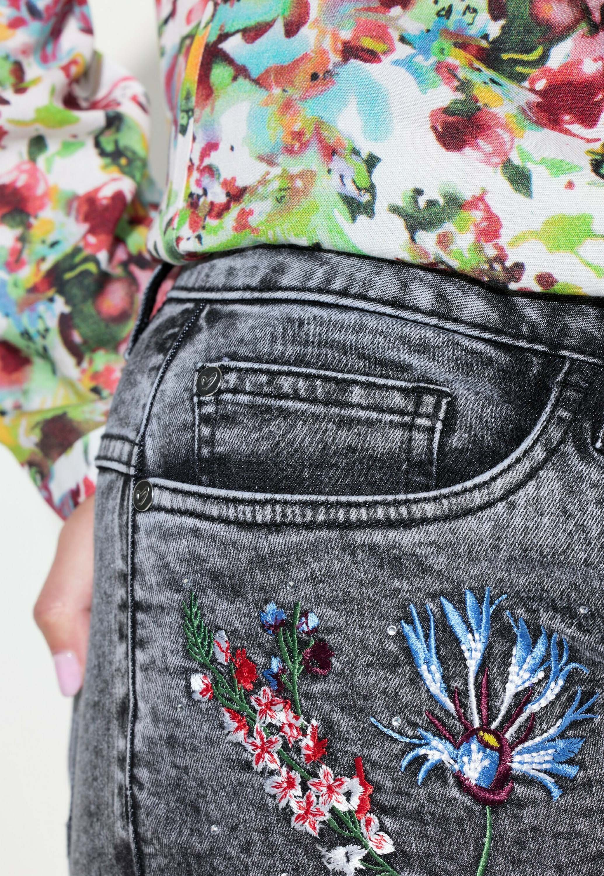 MIAMODA WITH FLORAL EMBROIDERY AND 5 POCKETS - Mom jeans - charcoal gray/grijs  - Zalando.nl