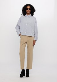 WEEKEND MaxMara Nööpidega pluus - blu