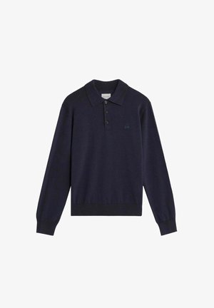Polo de manga larga azul marino oscuro con tres botones y un sutil logo bordado en el pecho izquierdo.