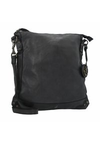 Bolso de hombro de cuero negro con un acabado texturizado, correa ajustable y acentos de hardware en bronce. Detalle notable de charm de ancla en el costado.