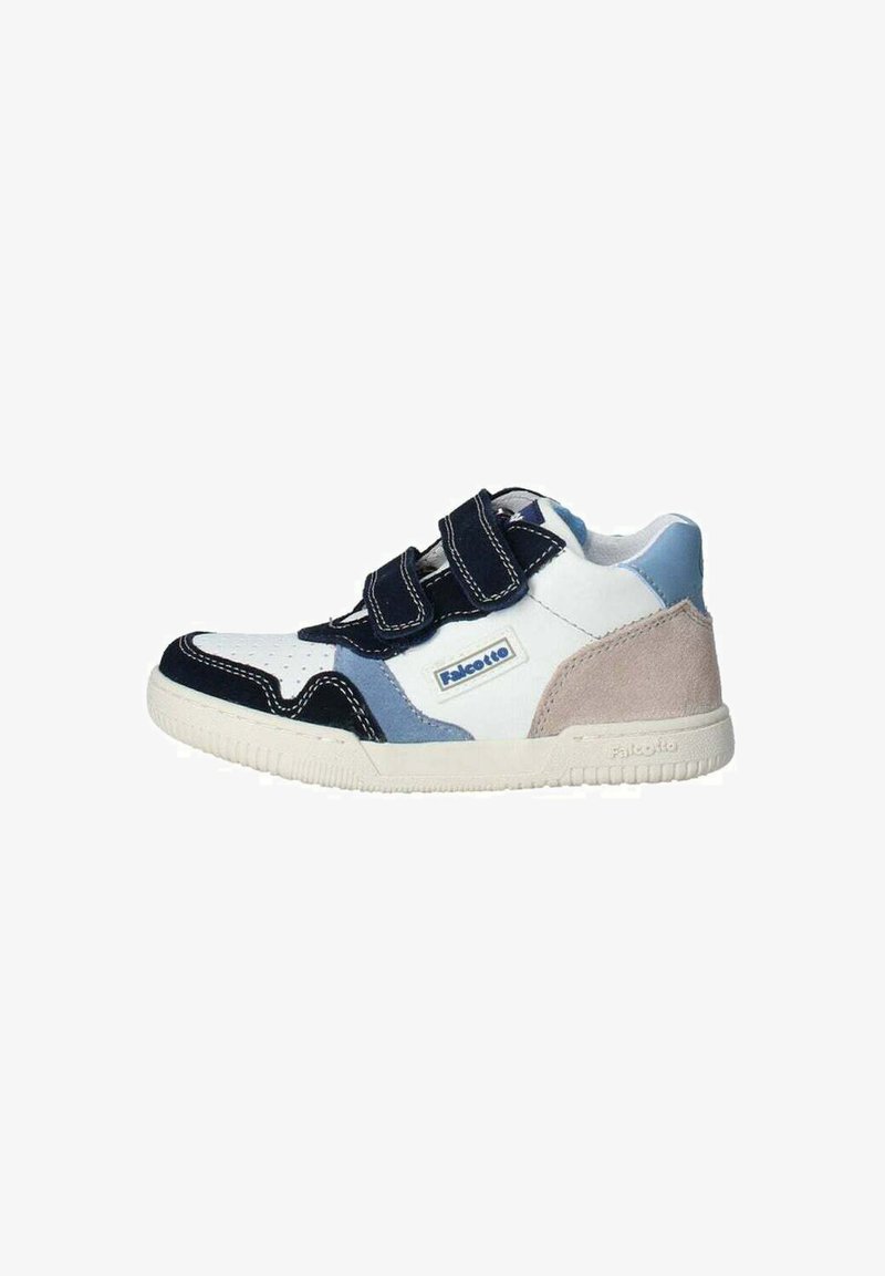 Sneaker alta con tomaia in pelle bianca e dettagli in camoscio blu navy e azzurro chiaro. Doppie chiusure in Velcro e suola in gomma testurizzata.