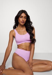 adidas Sportswear SCOOPED BRALETTE REMOVABLE COOKIES - Corpete - bliss lilac