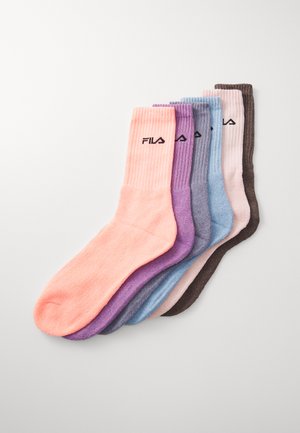 Coppia di sei calzini a coste in colori pastello: rosa, viola, blu e marrone. Ogni calzino presenta il logo Fila in nero.