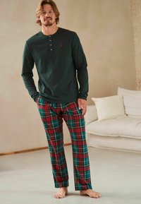 Next MOTIONFLEX COSY SET STANDARD - Pyjama set - green red check