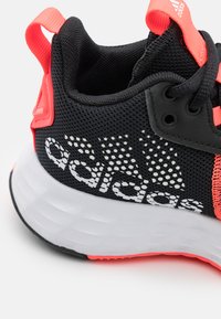 adidas Performance OWNTHEGAME 2.0 - Koripallokengät - core black/footwear white/turbo