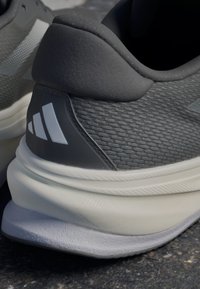 adidas Performance SUPERNOVA RISE - Zapatillas running asfalto - core black/core white/carbon