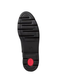 Suela de zapato de goma negra con surcos profundos y una superficie texturizada. Acento circular rojo con la marca "Tamaris Comfort". Tamaño 37 indicado.