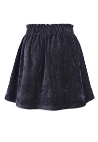 Donkergrijze fluwelen rok met een geplooide elastische tailleband, een uitlopende vorm en een soepele textuur. Geschikt voor verschillende gelegenheden.