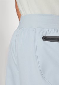 Under Armour UNSTOPPABLE - Pantalon de survêtement - harbor blue/black