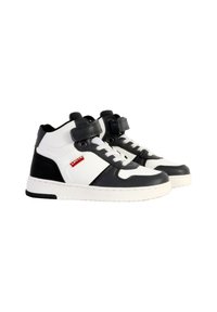 Sneakers alte con tomaia in sintetico bianco e dettagli neri, suola nera, design con lacci e cinturino in Velcro. Dettaglio del logo rosso.