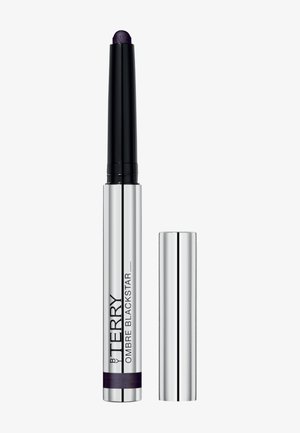 Stick di ombretto cremoso con punta viola scuro e elegante astuccio argentato. Design retrattile con finitura lucida; include un cappuccio rimovibile.