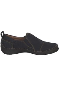 Chaussure décontractée noire à enfiler avec surpiqûres couleur châtaigne, panneaux latéraux élastiques, languette au talon et semelle en caoutchouc texturée.