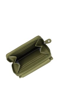 Olivgrünes Bifold-Portemonnaie aus glattem Kunstleder mit mehreren Kartenfächern und einem Reißverschlussfach für Münzen.