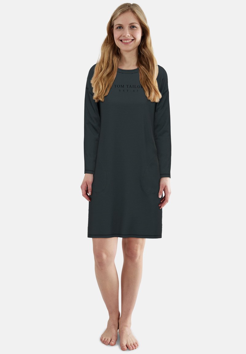 Abito nero a maniche lunghe con silhouette dritta, caratterizzato da sottili righe orizzontali e un dettaglio con logo sul davanti. Tessuto con una finitura liscia.