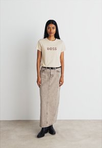 BOSS Apdrukāts T-krekls - open orange