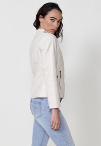 Thumbnail Image 3