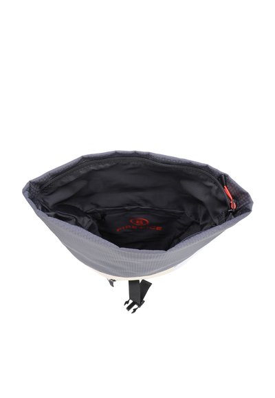 Grau Stofftasche mit weitem Öffnung, schwarzem Innenraum, rotem Logo "FIRE + ICE" und verstellbarem Trageriemen. Mit sicherem Reißverschlussverschluss.