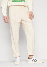 Redefined Rebel BOBBY PANTS COMFORT FIT - Püksid - sandshell