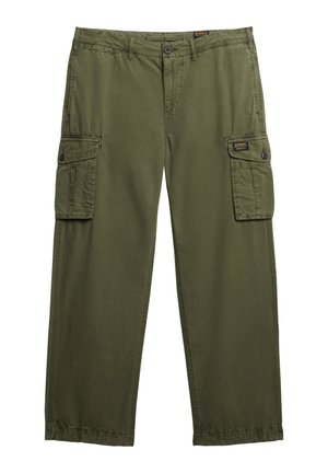 Pantalones cargo verde oliva de algodón con dos bolsillos laterales, cierre de botón y cintura elástica para mayor comodidad.