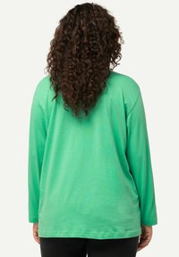 Ulla Popken GROSSE GRÖSSEN BASIC-V LANGARM  - Top s dlouhým rukávem - spring green