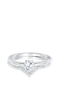 Bague en argent ornée d'une pierre centrale en zircon cubique ronde, avec une bande en V accentuée de plus petites pierres, marquée 925.