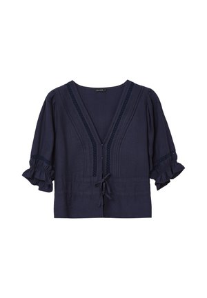 Navyblaue Bluse mit V-Ausschnitt, kurzen puffartigen Ärmeln, dekorativem Besatz entlang des Ausschnitts und der Ärmel sowie einer Bindeschließe in der Taille.