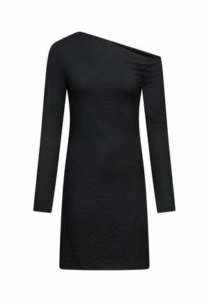 Robe noire à manches longues, longueur genou, avec un décolleté asymétrique, présentée sur fond blanc.