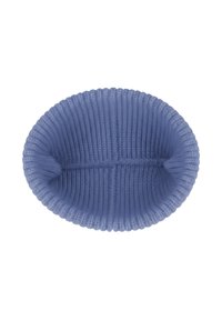 Bol en tricot bleu fait de fil doux, avec une texture côtelée. Forme ovale avec un bord lisse et arrondi, sans motifs supplémentaires.