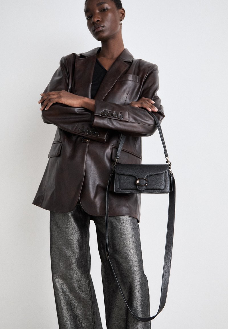COACH POLISHED TABBY SHOULDER BAG REFRESH - Handtas - black/zwart ...