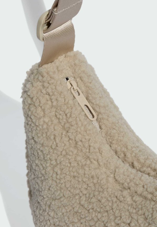 WINTERIZED SHOULDER - Cross body bag2