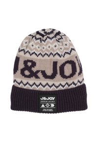 Bonnet en tricot dans des coloris beige et violet foncé, avec un motif géométrique, un revers côtelé et un patch logo noir à l'avant.