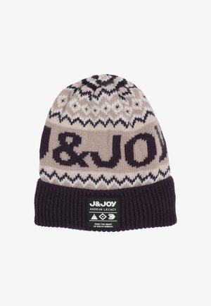 Bonnet en tricot dans des coloris beige et violet foncé, avec un motif géométrique, un revers côtelé et un patch logo noir à l'avant.