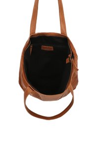 Brun läder tote-väska med svart insida. Har två handtag, en blixtlåsficka och en texturerad utsida med en slät finish.