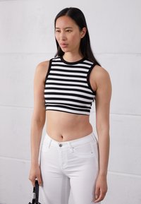 NA-KD Top - black/white