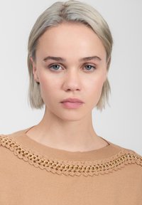 INFLUENCER CHAIN-DETAILED - Trui - camel
