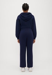 GAP Petite HERITAGE - Treniņtērpa apakšdaļas - navy