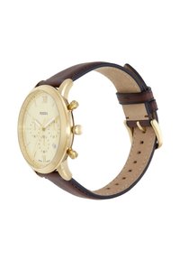 Montre Fossil en ton or avec un cadran crème, un bracelet en cuir marron, des sous-cadrans de chronographe visibles et des marqueurs en chiffres romains.