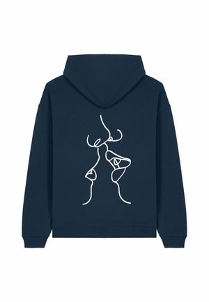 Felpa blu navy con un semplice disegno in bianco di due volti che stanno per baciarsi sul retro.