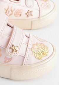 Next EMBELLISHED FIT REGULAR FIT - Chaussures premiers pas - pink seashell