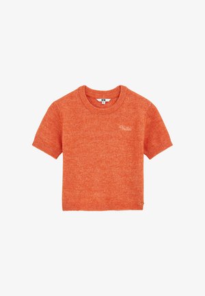 Rövid ujjú narancssárga kötött pulóver, kerek nyakkal és "Voilà" hímzéssel a bal mellen.