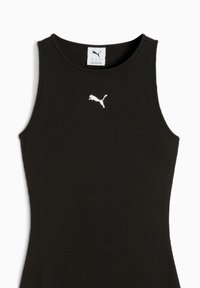 Débardeur noir à côtes avec un col rond et un logo Puma blanc sur la poitrine. Le tissu a une texture lisse.