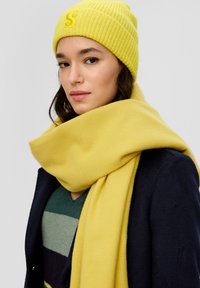 s.Oliver MIT FRANSEN - Sjaal - gelb