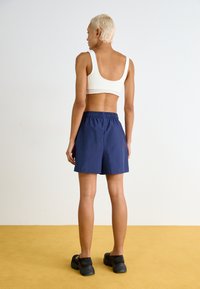 Nike Sportswear SHORT - Treniņtērpa apakšdaļas - midnight navy