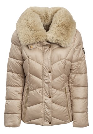 Pufferjack in tan met een grote faux fur kraag, geborduurd ontwerp, goudkleurige ritsen en drukknoopsluitingen aan de voorkant.